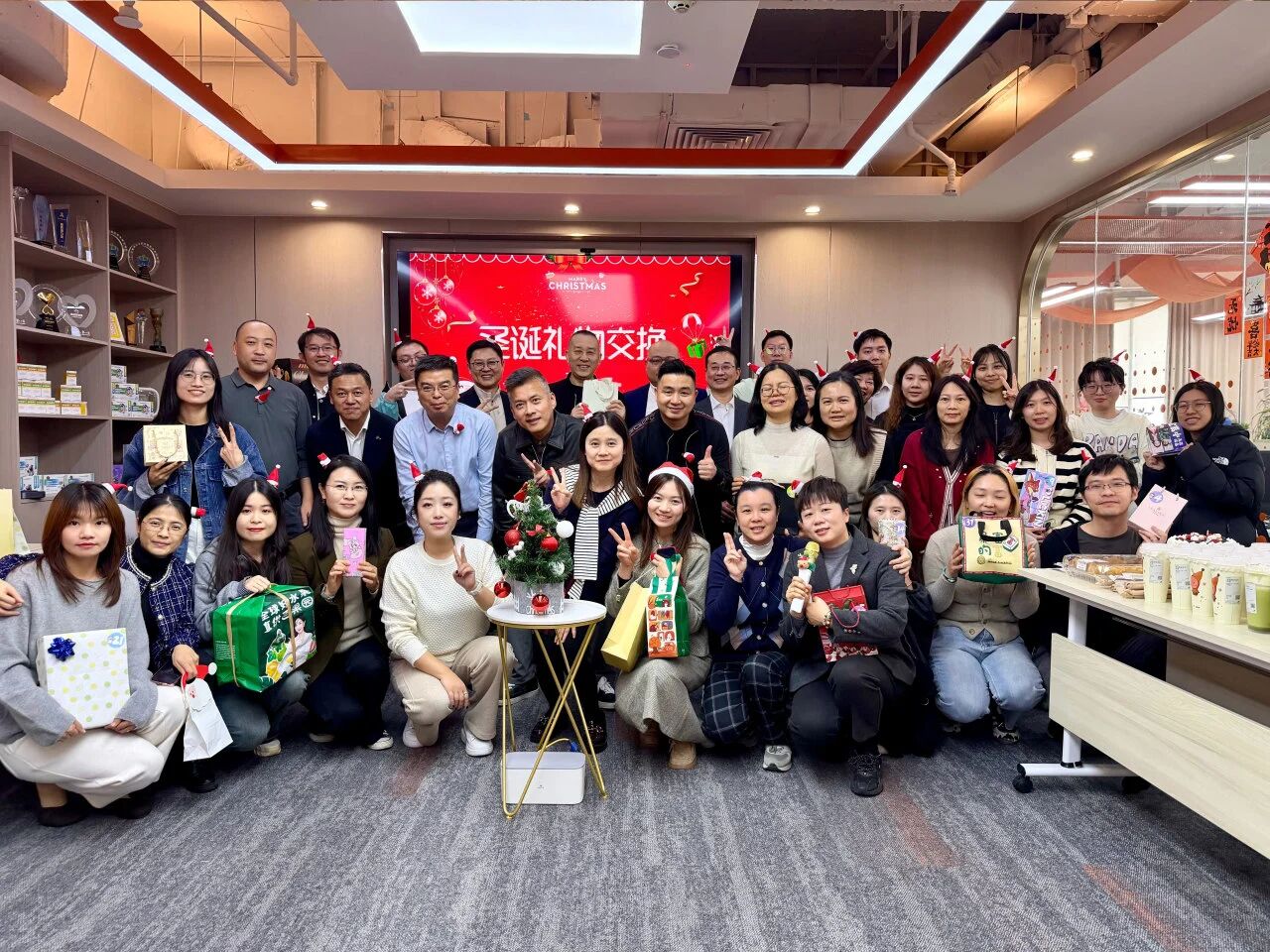 诞愿有你 共庆生辰｜卓悦圣诞主题派对暨第四季度生日会